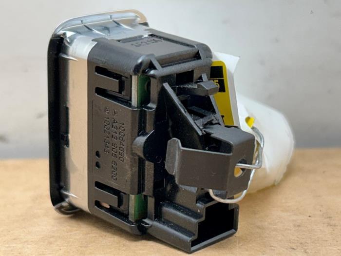 Przelacznik pokrywy bagaznika Mercedes E-Klasse