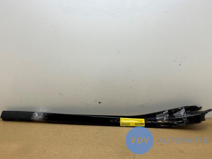 Zaslepka relingu dachowego Mercedes GLA