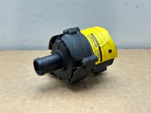 Gebruikte Waterpomp Mercedes X (470) 250d 16V 4-Matic Prijs € 48,40 Inclusief btw aangeboden door Autoparts Van De Velde