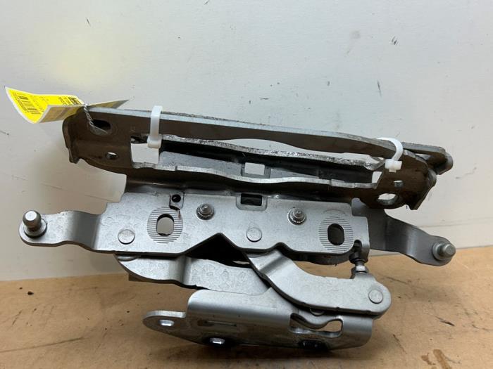 Zawias pokrywy silnika Mercedes C-Klasse