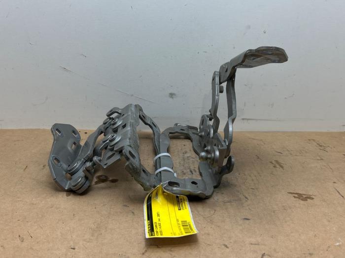 Charnière capot Mercedes C-Klasse