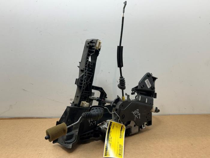 Mechanizm blokady drzwi lewych przednich wersja 4-drzwiowa Mercedes C-Klasse