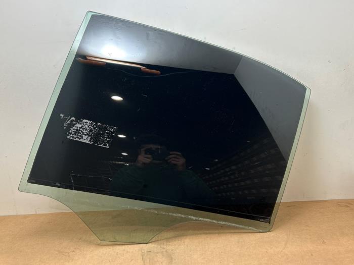 Szyba drzwi lewych tylnych wersja 4-drzwiowa Mercedes C-Klasse