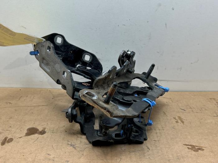 Zawias pokrywy silnika Mercedes E-Klasse