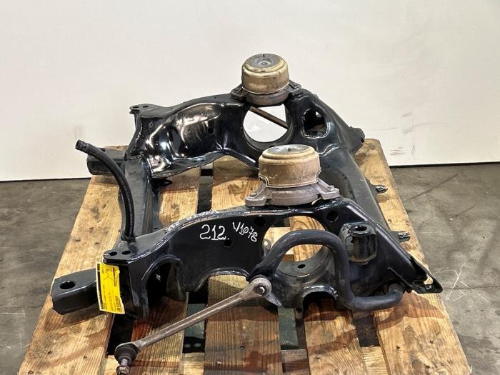 Rama pomocnicza Mercedes E-Klasse