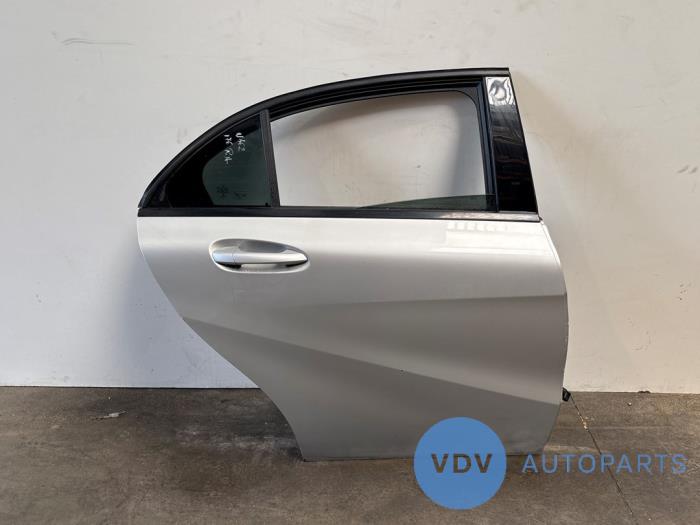Drzwi prawe tylne wersja 4-drzwiowa Mercedes A-Klasse