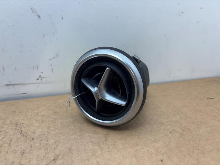 Kratka wentylacyjna deski rozdzielczej Mercedes A-Klasse