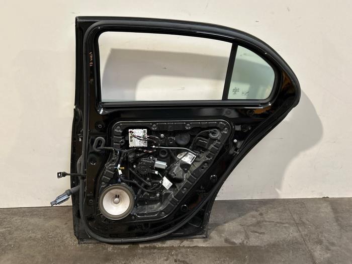 Drzwi prawe tylne wersja 4-drzwiowa Mercedes A-Klasse