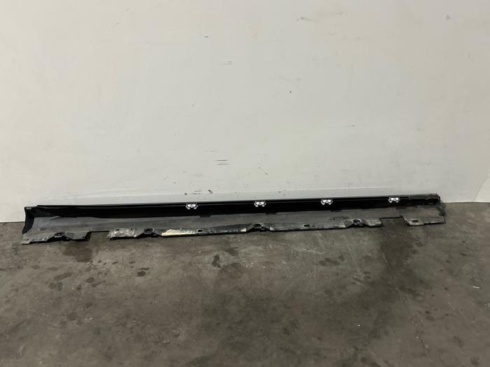 Dorpel links Mercedes A-Klasse