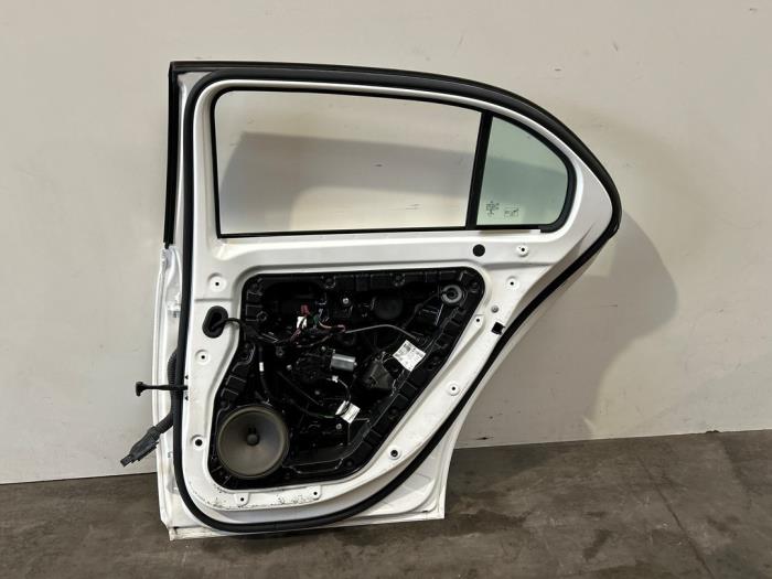 Puerta de 4 puertas derecha detrás Mercedes A-Klasse