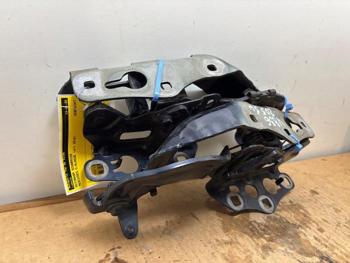 Charnière capot Mercedes C-Klasse