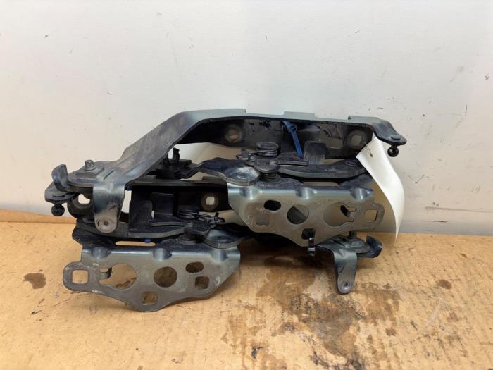 Charnière capot Mercedes C-Klasse