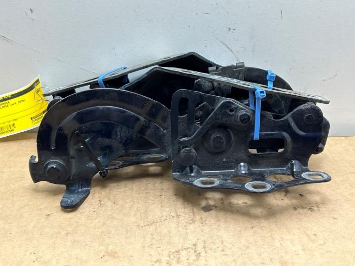 Charnière capot Mercedes C-Klasse