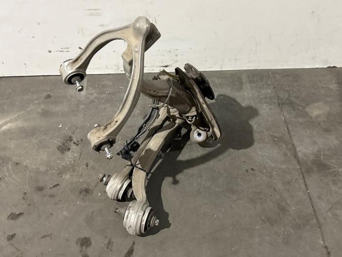 Fusee links-voor Mercedes C-Klasse