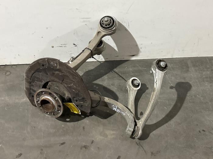 Fusee links-voor Mercedes C-Klasse