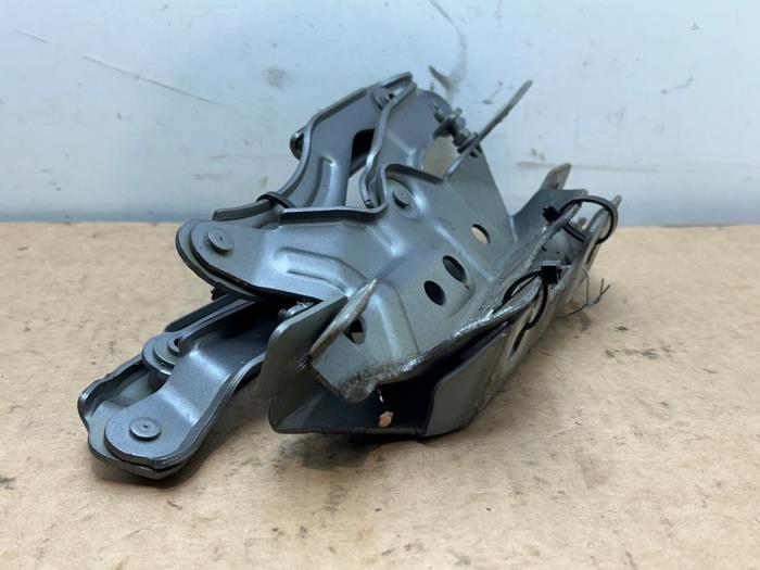 Zawias pokrywy silnika Mercedes A-Klasse