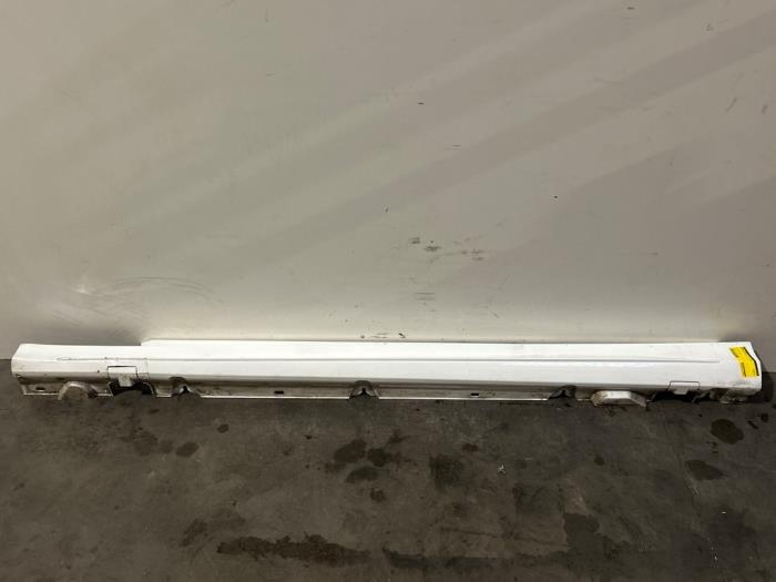 Próg lewy Mercedes C-Klasse