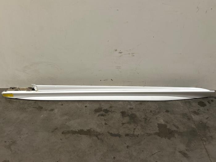 Próg lewy Mercedes C-Klasse