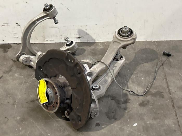 Knuckle, front right Mercedes C-Klasse