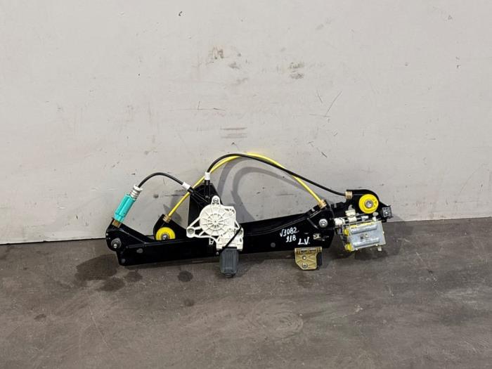 Mechanizm szyby lewej przedniej wersja 4-drzwiowa Mercedes CLA