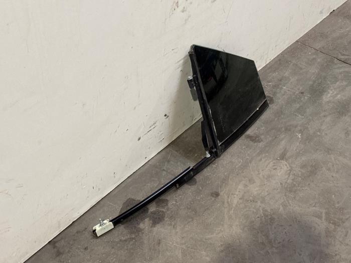 Dodatkowa szyba prawa tylna wersja 4-drzwiowa Mercedes CLA