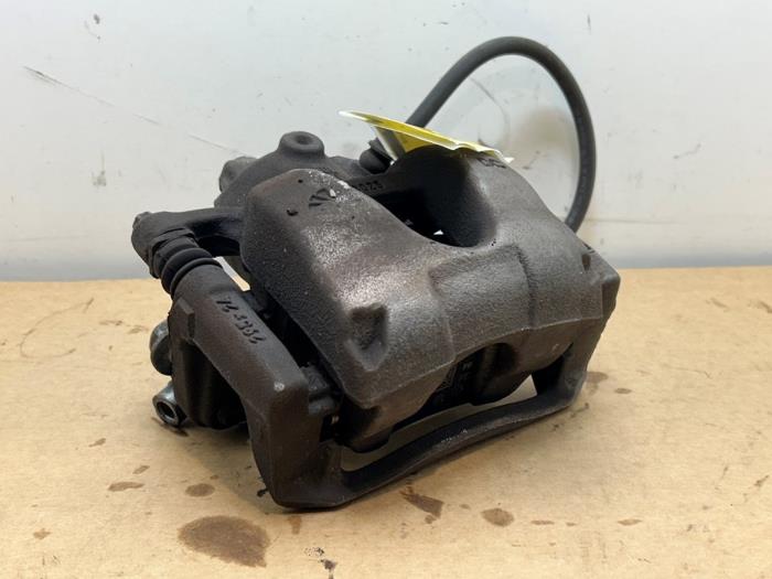 Zacisk hamulcowy lewy przód Mercedes CLA