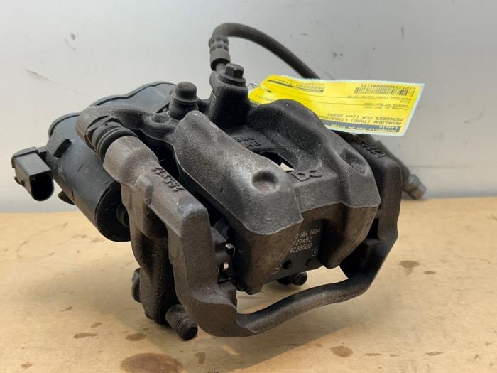 Zacisk hamulcowy lewy tyl Mercedes CLA