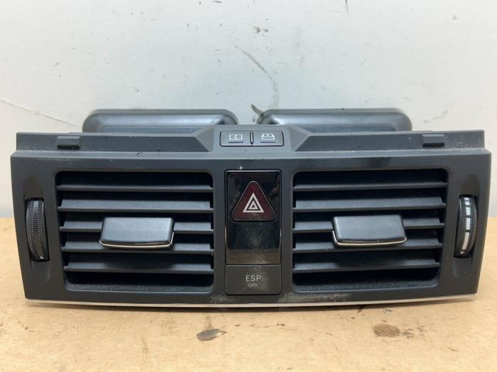 Kratka wentylacyjna deski rozdzielczej Mercedes C-Klasse