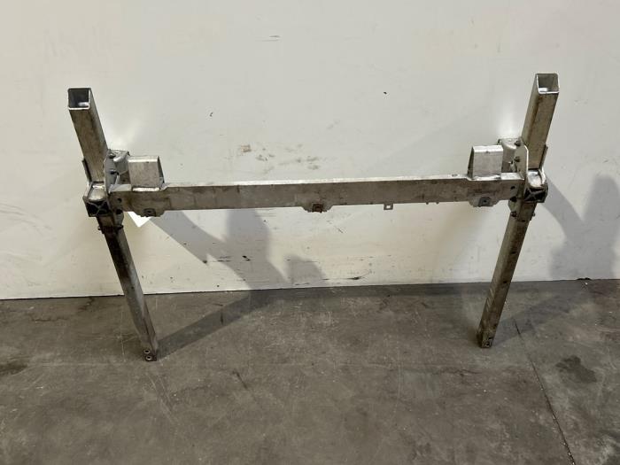 Belka chlodnicy Mercedes B-Klasse