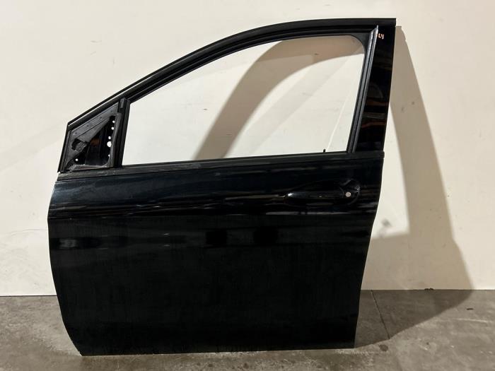 Drzwi lewe przednie wersja 4-drzwiowa Mercedes B-Klasse