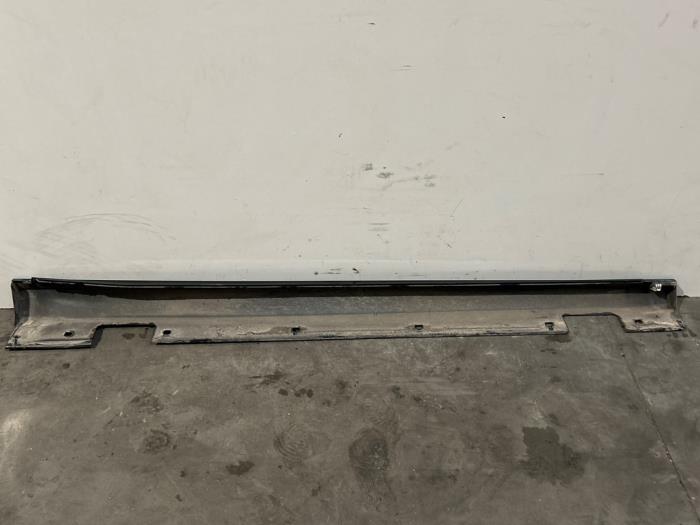 Próg lewy Mercedes B-Klasse