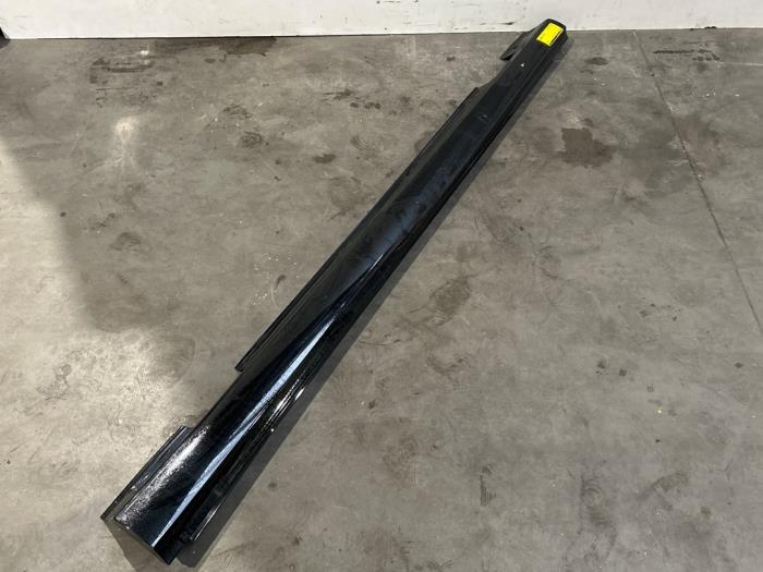 Próg lewy Mercedes B-Klasse