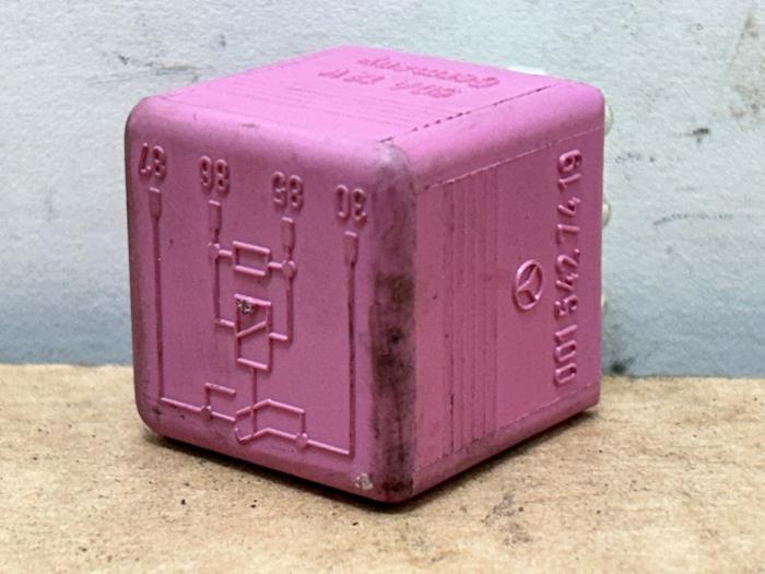 Relais Mercedes C-Klasse