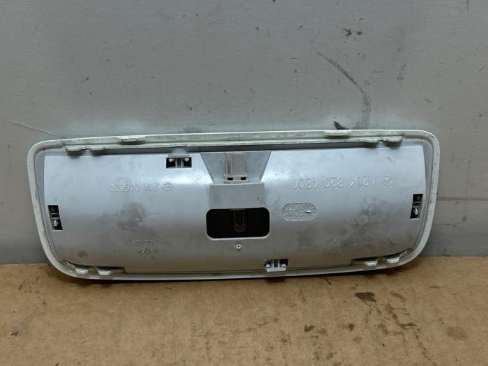 Oswietlenie wewnetrzne tyl Mercedes C-Klasse