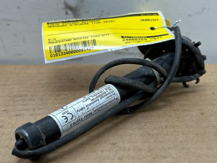 Pop up bonnet system Mercedes A-Klasse