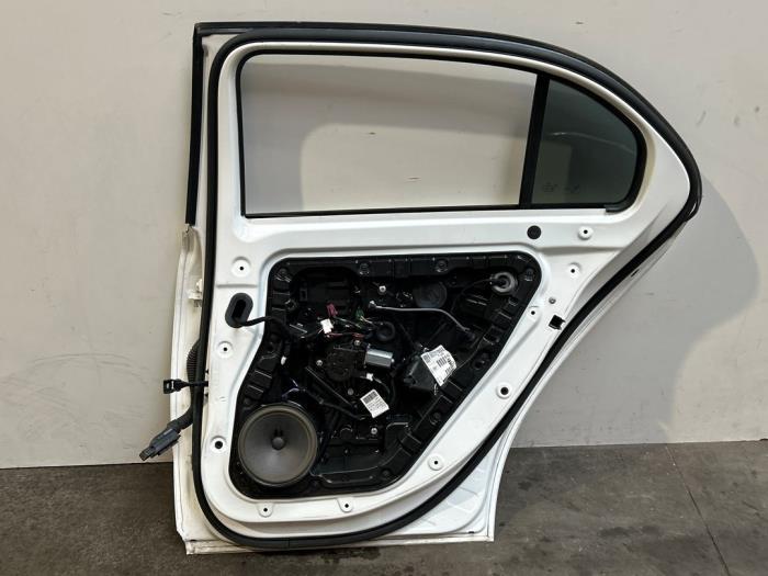 Puerta de 4 puertas derecha detrás Mercedes A-Klasse