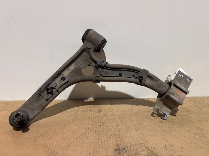 Wahacz zawieszenia lewy przód Mercedes B-Klasse