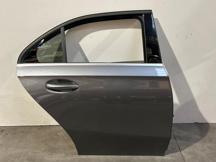 Drzwi prawe tylne wersja 4-drzwiowa Mercedes A-Klasse