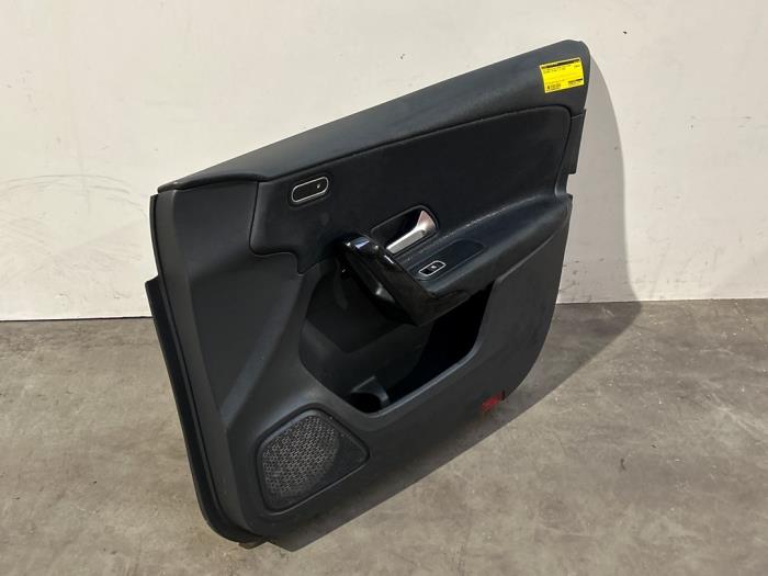 Revêtement portière 4portes avant droite Mercedes A-Klasse