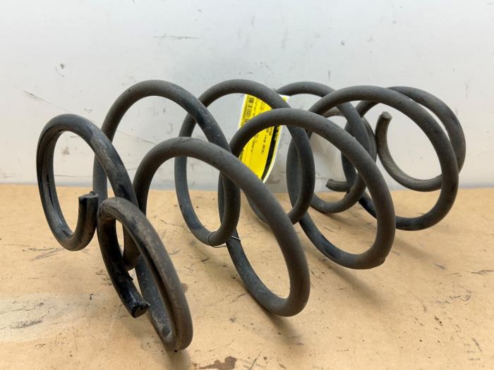 Muelle helicoidal detrás Mercedes A-Klasse