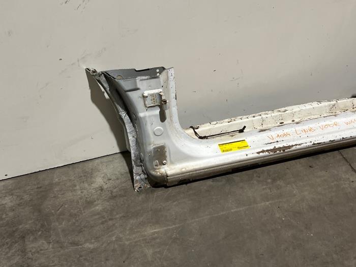 Pieza de corte izquierda delante Mercedes Vito