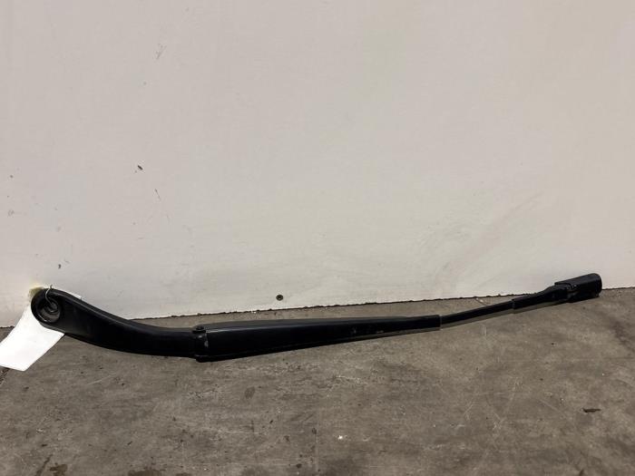 Ramie wycieraczki przedniej Mercedes GLA