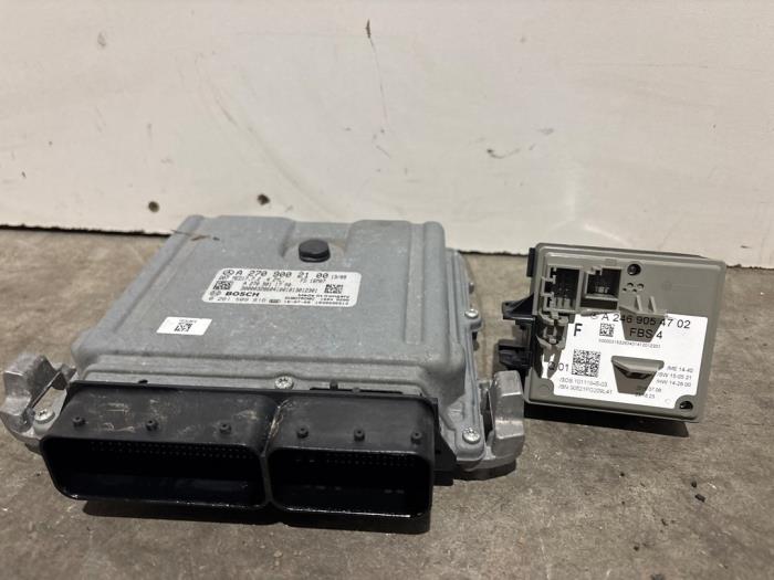 Kontaktslot + computer van een Mercedes-Benz GLA (156.9) 1.6 180 16V 2016