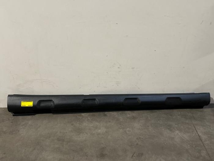 Seuil gauche Mercedes GLA