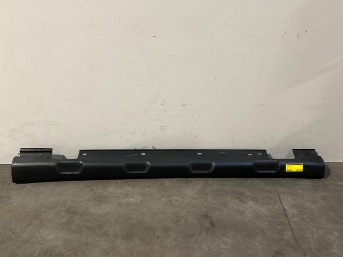 Umbral derecha Mercedes GLA