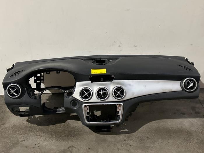 Panel Mercedes GLA