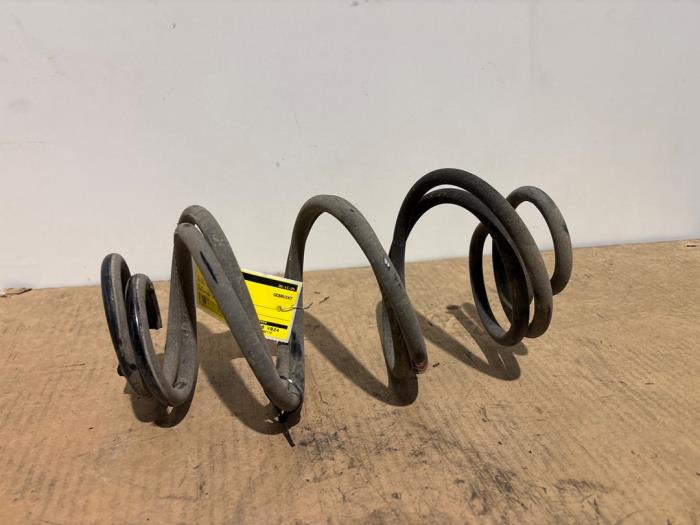 Muelle helicoidal detrás Mercedes A-Klasse