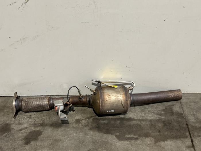 Uitlaat Middendemper van een Mercedes-Benz A (177.0) 1.3 A-180 Turbo 16V 2020