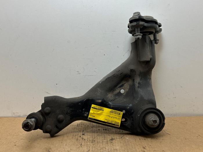 Wahacz zawieszenia lewy przód Mercedes Vito