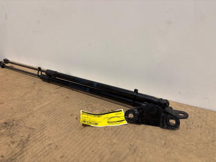 Zestaw amortyzatorów gazowych pokrywy bagaznika Mercedes GLA